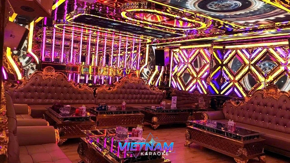 분홍색 조명의 화려한 룸