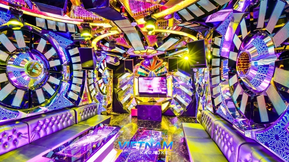 사이버틱한 원형 조명