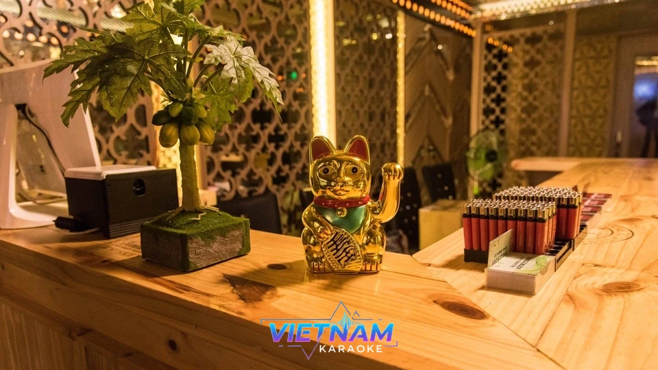 가라오케 카운터와 행운의 고양이