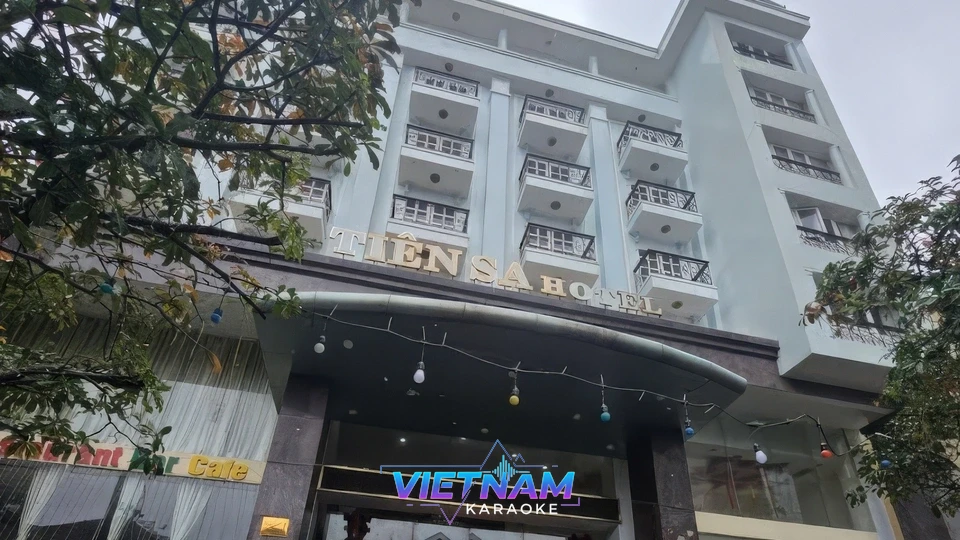 티엔사 호텔 건물 주간 전경