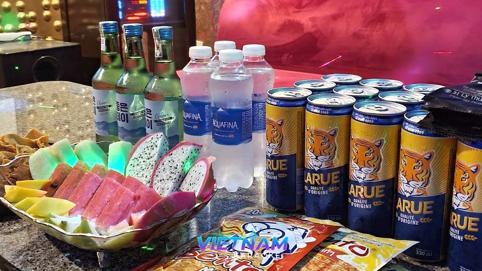 맥주와 과일 안주