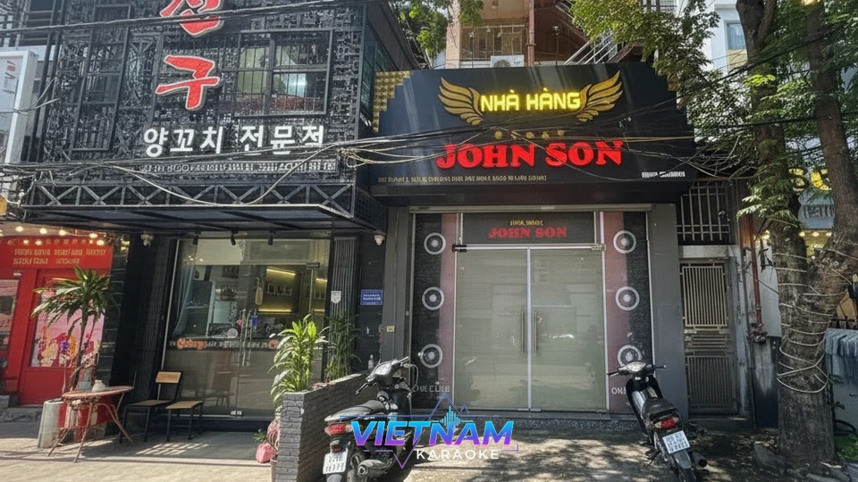 낮에 본 존슨 가라오케 입구 모습