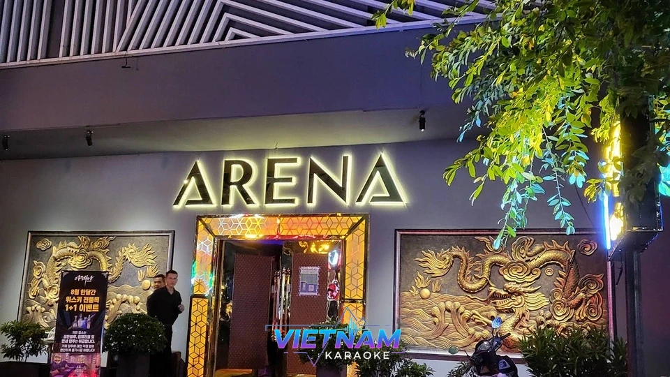 가라오케 입구와 황금 용 장식