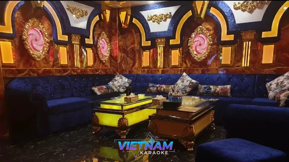 고급스러운 파란색 소파 룸