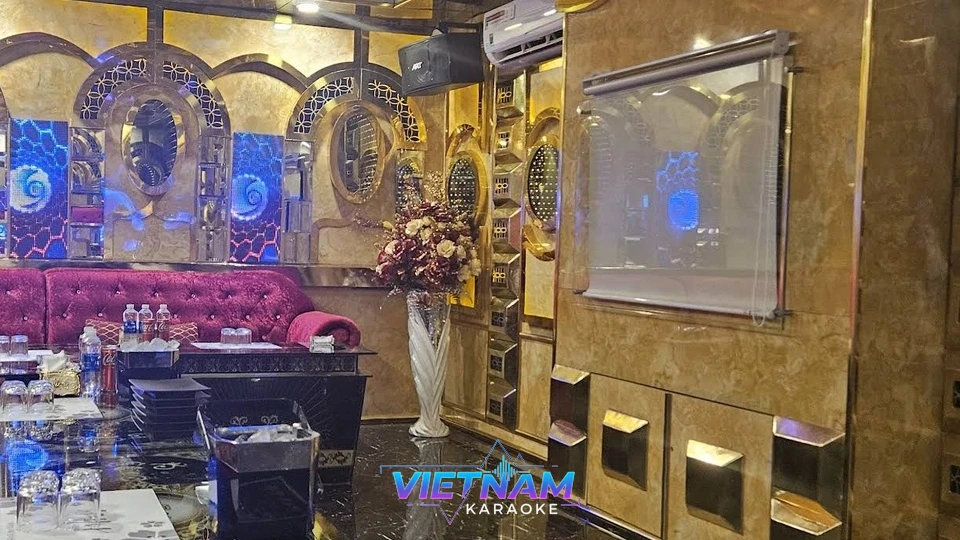 자주색 소파 VIP 룸