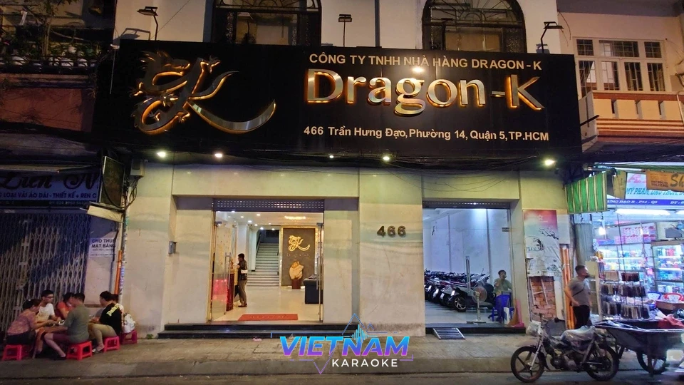 호치민 드래곤K 가라오케 야간 외부 전경