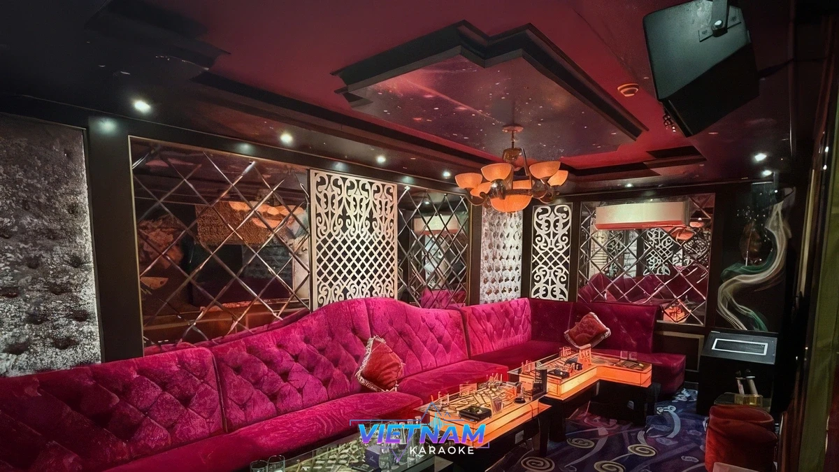 호치민 라로얄 가라오케 커버 이미지