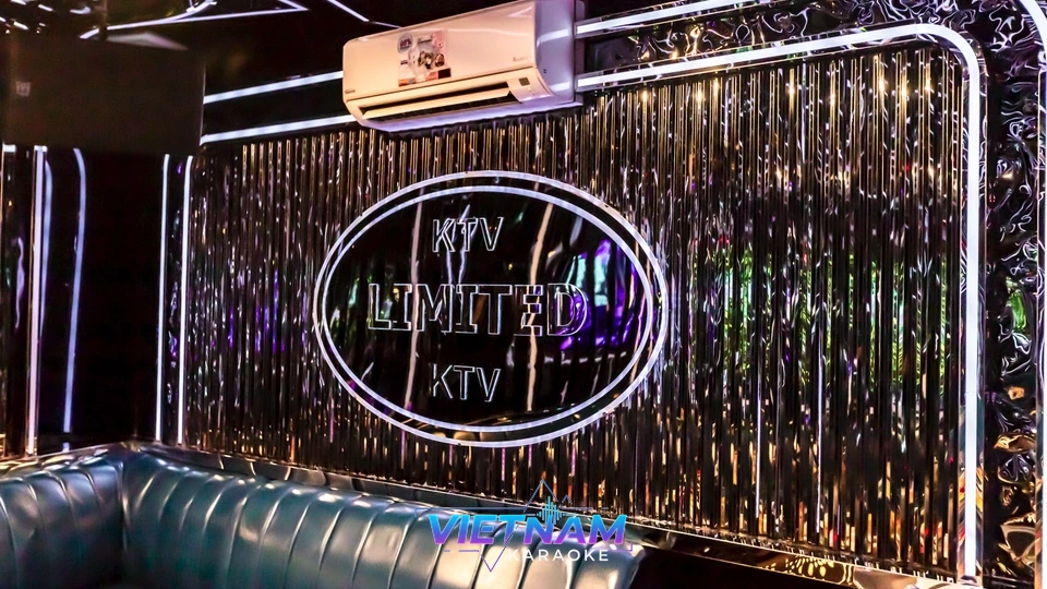리미티드 가라오케 내부 로고 장식