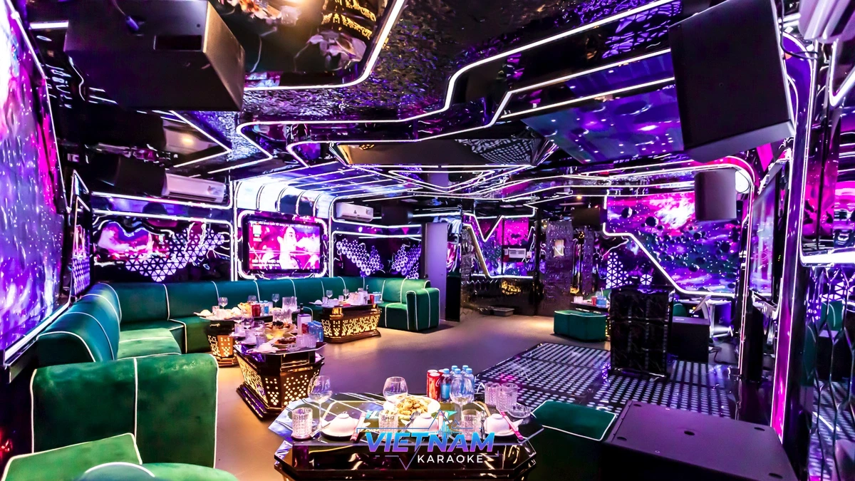 호치민 리미티드 가라오케 커버 이미지