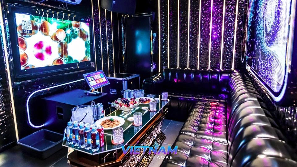 대형 화면이 있는 가라오케 룸