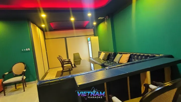 호치민 나인 가라오케