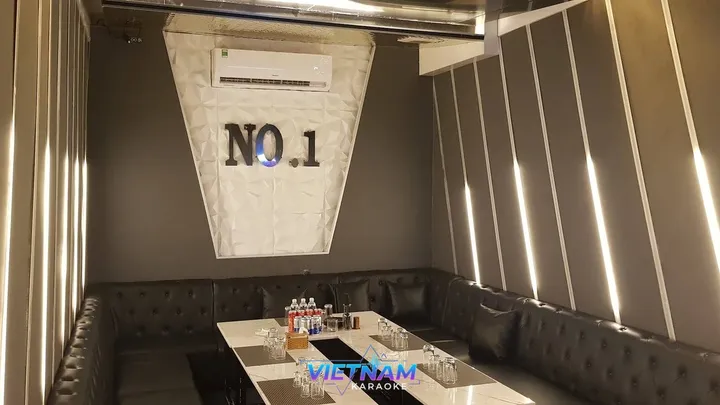 호치민 넘버원 가라오케