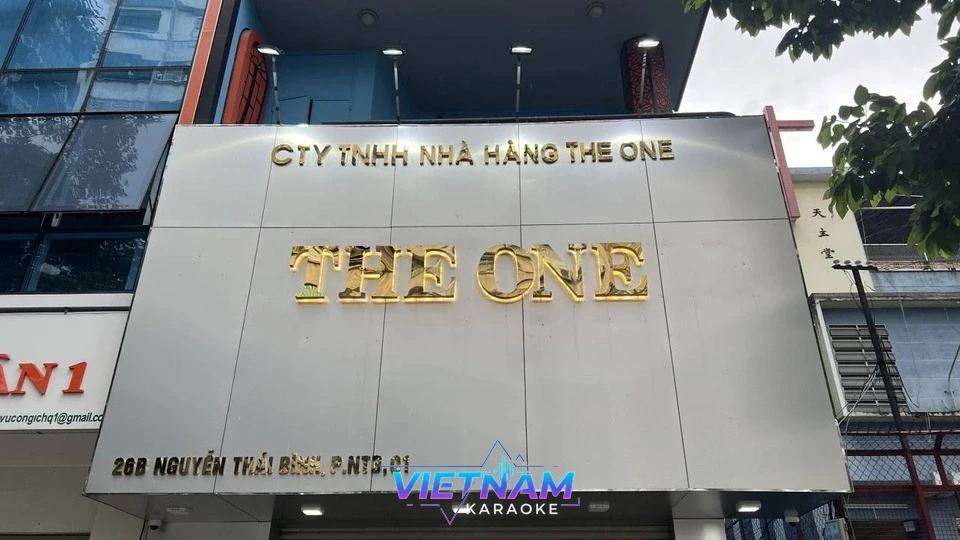 더 원 가라오케 건물 외관