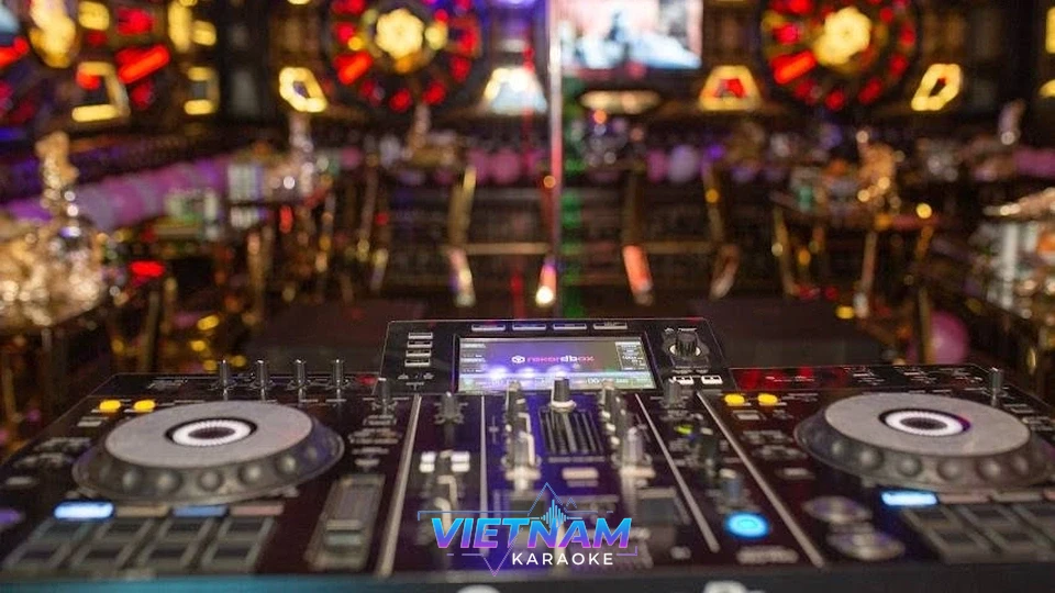 클럽 분위기의 가라오케 DJ 부스